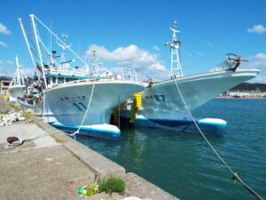 「寅丸」のまき網漁船