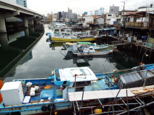 子安浜の船溜まり