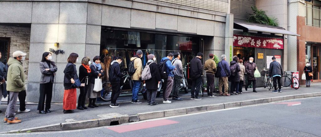 毎朝行列のできる長崎堂