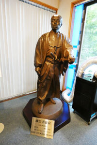 河井継之助の像（長岡市の河井継之助記念館）